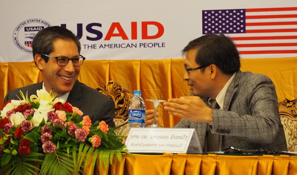 Opening remarks by Dr.Xaynakhone Inthavong, Director General of Department of Planning and Cooperation – Ministry Of Natural Resources and Environment and Michael Kleine, Chargé d’Affaires of the U.S. Embassy to the Lao P.D.R. stressed the importance of Public Participation in EIA. (Photo: MPE) 