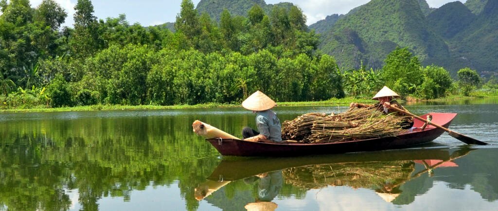 boatwomen-of-vietnam-dreamstime